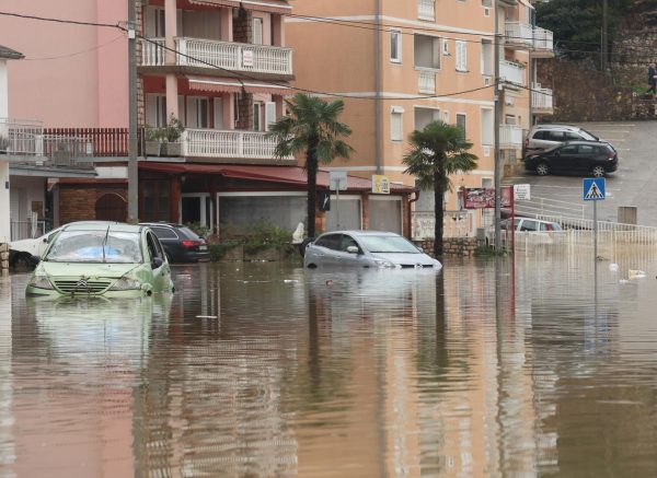 Potop u Novom Vinodolskom, zatvorene ceste
