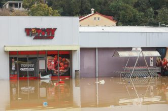 Potop u Novom Vinodolskom, potopljen dućan Tommy Potop u Novom Vinodolskom, potopljen dućan Tommy