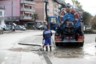 Novi Vinodolski: Uklanjanje posljedica poplave izazvane nevremenom Novi Vinodolski: Uklanjanje posljedica poplave izazvane nevremenom