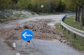 Novi Vinodolski: Uklanjanje posljedica poplave izazvane nevremenom Novi Vinodolski: Uklanjanje posljedica poplave izazvane nevremenom