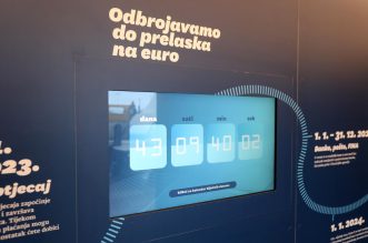Rijeka: Postavljena putujuća interaktivna izložba “Euro na kotačima” Rijeka: Postavljena putujuća interaktivna izložba “Euro na kotačima”