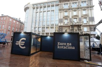 Rijeka: Postavljena putujuća interaktivna izložba “Euro na kotačima” Rijeka: Postavljena putujuća interaktivna izložba “Euro na kotačima”