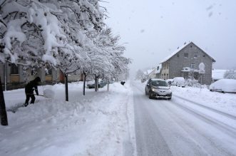 U Delnicama napadalo 40 centimetara snijega, otežan promet kroz mjesto U Delnicama napadalo 40 centimetara snijega, otežan promet kroz mjesto