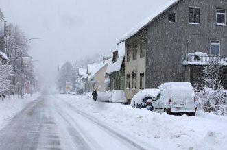U Delnicama napadalo 40 centimetara snijega, otežan promet kroz mjesto U Delnicama napadalo 40 centimetara snijega, otežan promet kroz mjesto