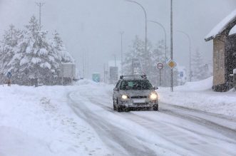 U Delnicama napadalo 40 centimetara snijega, otežan promet kroz mjesto U Delnicama napadalo 40 centimetara snijega, otežan promet kroz mjesto