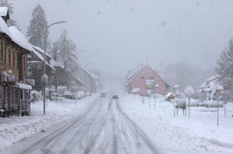 U Delnicama napadalo 40 centimetara snijega, otežan promet kroz mjesto U Delnicama napadalo 40 centimetara snijega, otežan promet kroz mjesto
