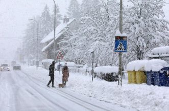 U Delnicama napadalo 40 centimetara snijega, otežan promet kroz mjesto U Delnicama napadalo 40 centimetara snijega, otežan promet kroz mjesto