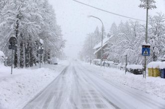 U Delnicama napadalo 40 centimetara snijega, otežan promet kroz mjesto U Delnicama napadalo 40 centimetara snijega, otežan promet kroz mjesto
