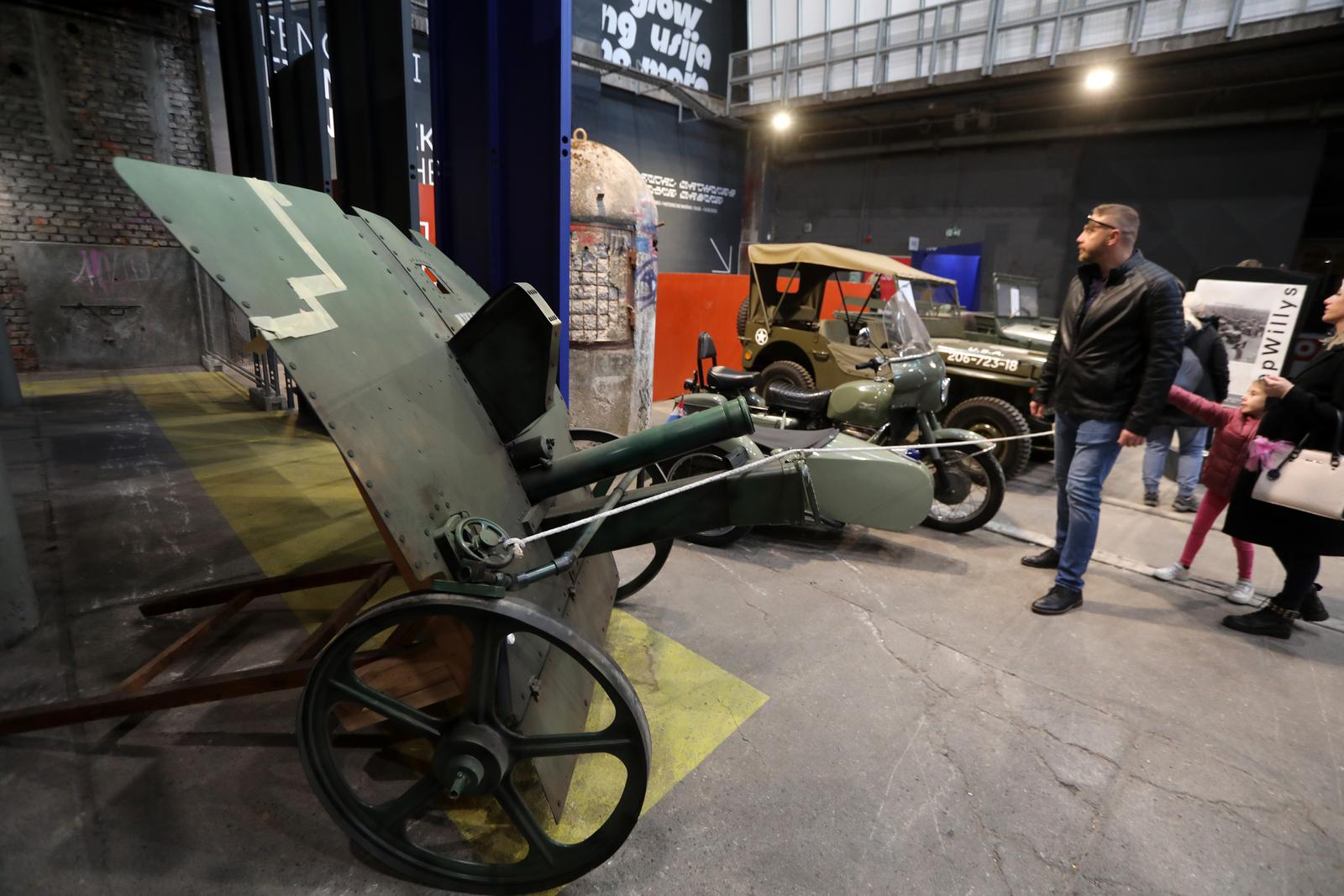 Rijeka: Izložba oldtimera, rezervnih dijelova, maketa i dječjih autića u hali Exportdrva