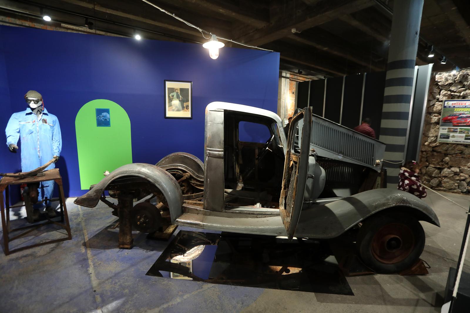 Rijeka: Izložba oldtimera, rezervnih dijelova, maketa i dječjih autića u hali Exportdrva