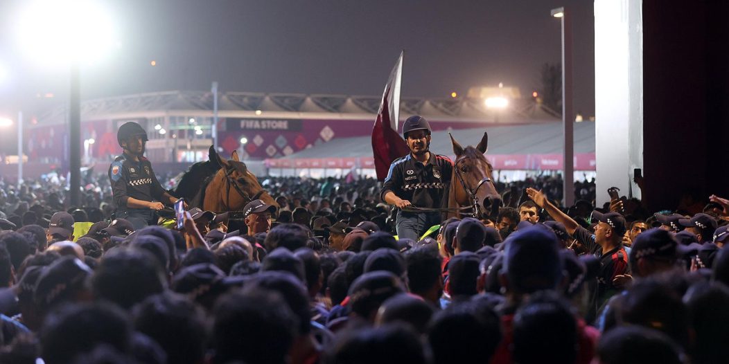 Doha: Zbog velike gužve na FIFA Fan Festivalu ljudi istrčavali u stampedu, intervenirala i policija Doha: Zbog velike gužve na FIFA Fan Festivalu ljudi istrčavali u stampedu, intervenirala i policija