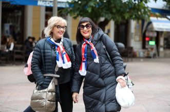 Riječki Korzo prepun navijača koji nisu propustili prvi nastup Hrvatske na SP-u Riječki Korzo prepun navijača koji nisu propustili prvi nastup Hrvatske na SP-u