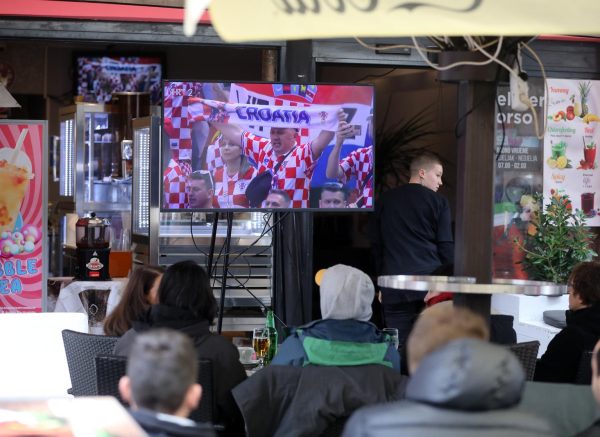 Riječki Korzo prepun navijača koji nisu propustili prvi nastup Hrvatske na SP-u