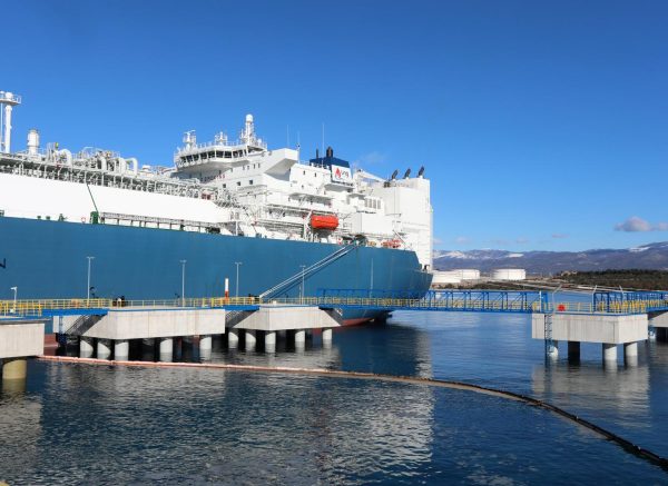 Plenković u društvu Nehmmera i Soedera obišao LNG terminal na Krku
