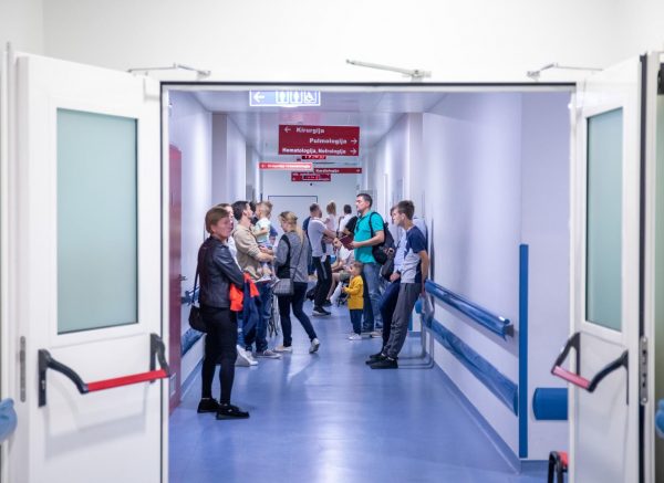 Dubrovnik: Ministar Kujundžić u dubrovačkoj bolnici obavio nekoliko gastroskopija