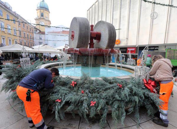 Rijeka: Ukraavanje grada za Advent
