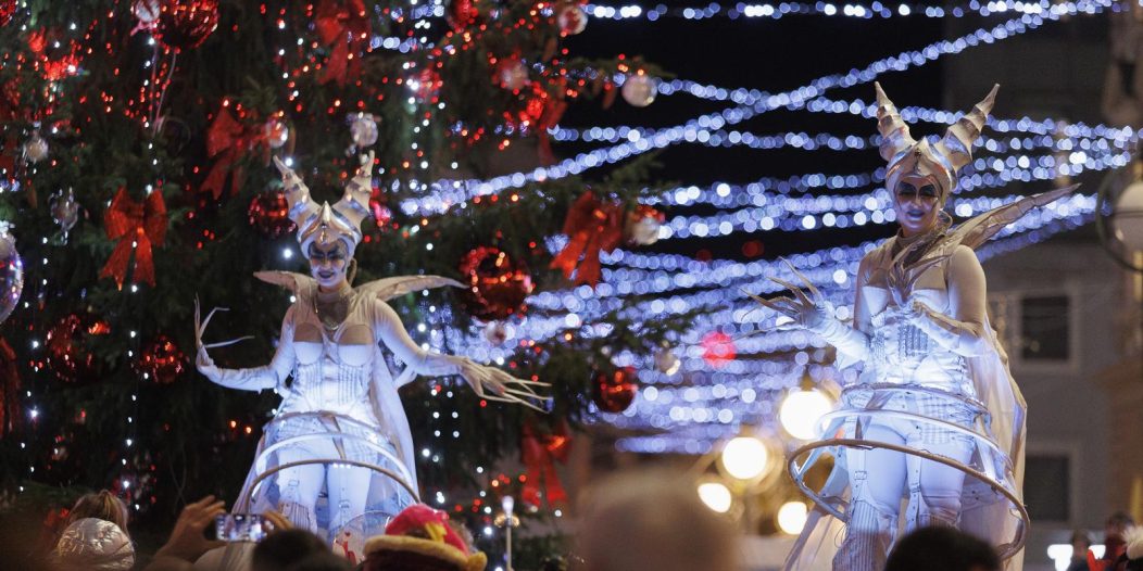 Paljenjem prve adventske svijeće i rasvjete otvoren je Advent u Rijeci Paljenjem prve adventske svijeće i rasvjete otvoren je Advent u Rijeci