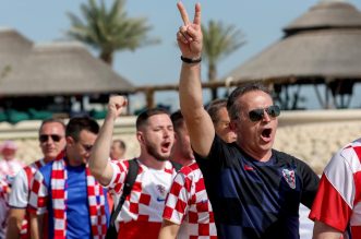 KATAR 2022 Doha: Navijači zastavom dugom 200 metara došli dati podršku hrvatskim reprezentativcima KATAR 2022 Doha: Navijači zastavom dugom 200 metara došli dati podršku hrvatskim reprezentativcima