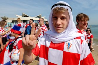 KATAR 2022 Doha: Navijači zastavom dugom 200 metara došli dati podršku hrvatskim reprezentativcima KATAR 2022 Doha: Navijači zastavom dugom 200 metara došli dati podršku hrvatskim reprezentativcima