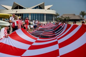 KATAR 2022 Doha: Navijači zastavom dugom 200 metara došli dati podršku hrvatskim reprezentativcima KATAR 2022 Doha: Navijači zastavom dugom 200 metara došli dati podršku hrvatskim reprezentativcima