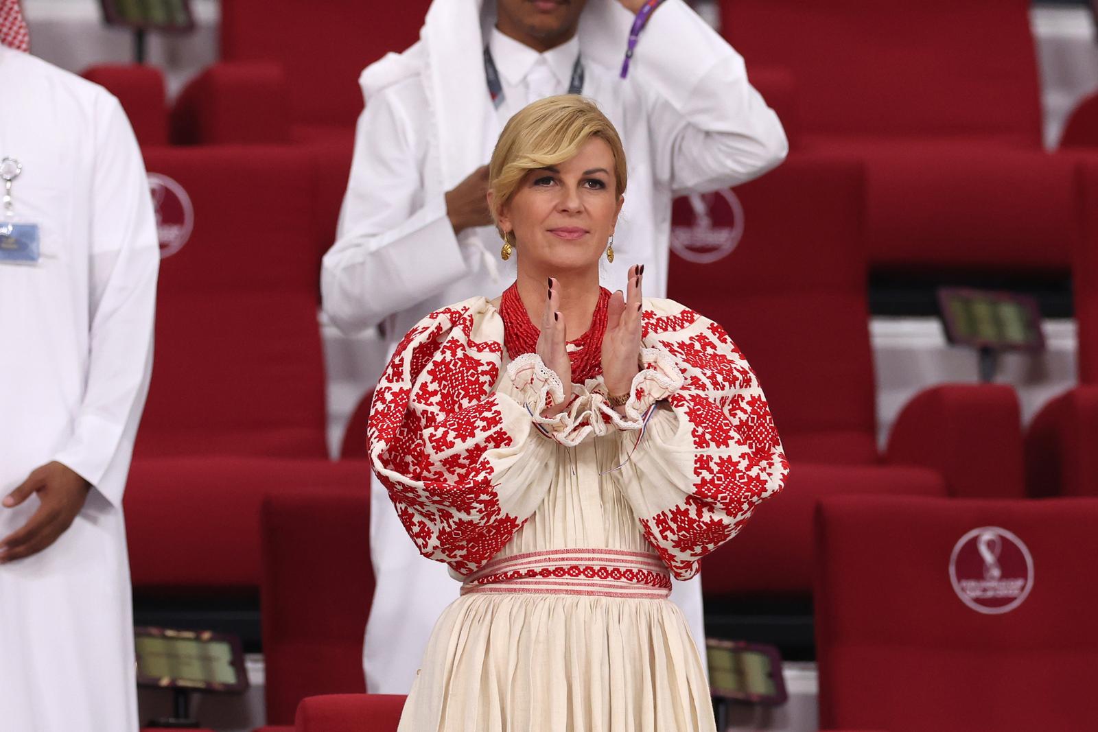 KATAR 2022 – Kolinda Grabar Kitarović u narodnoj nošnji na utakmici Hrvatska – Kanada KATAR 2022 – Kolinda Grabar Kitarović u narodnoj nošnji na utakmici Hrvatska – Kanada