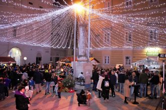 RIJEKA ADVENT 2022 PALJENJE RIGASTRO