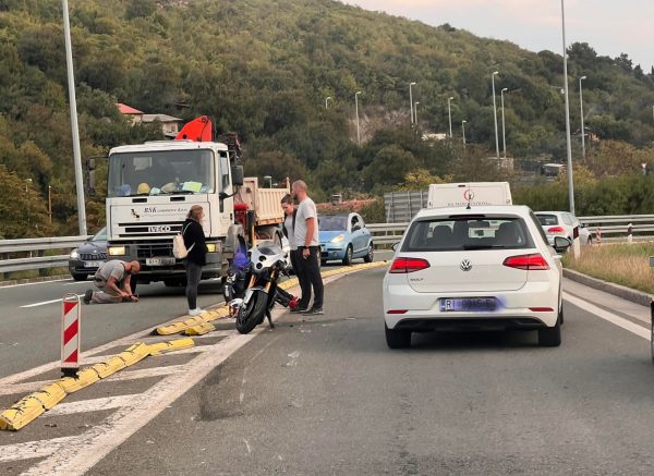 nesreća motocikl 081122 bojanje