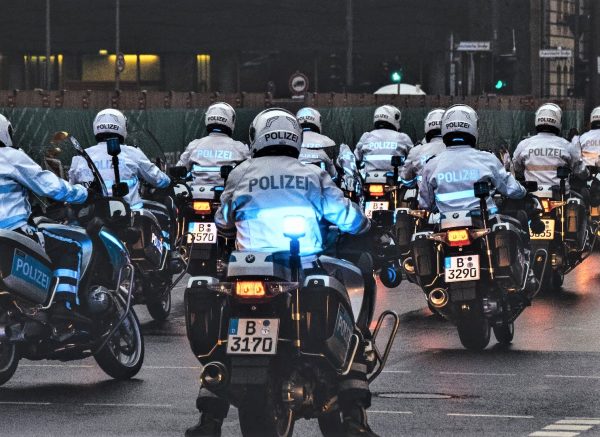 policija njemačka chris-curry-unsplash