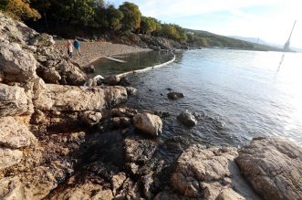 Uklanja se površinsko onečišćenje mora kod Urinja Uklanja se površinsko onečišćenje mora kod Urinja