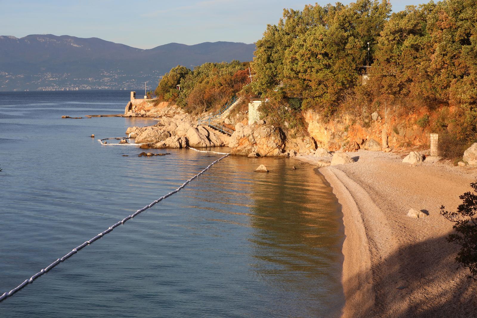 Uklanja se površinsko onečišćenje mora kod Urinja Uklanja se površinsko onečišćenje mora kod Urinja