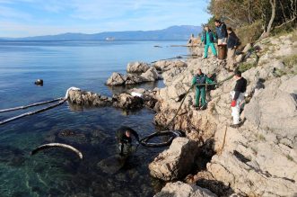 Uklanja se površinsko onečišćenje mora kod Urinja Uklanja se površinsko onečišćenje mora kod Urinja