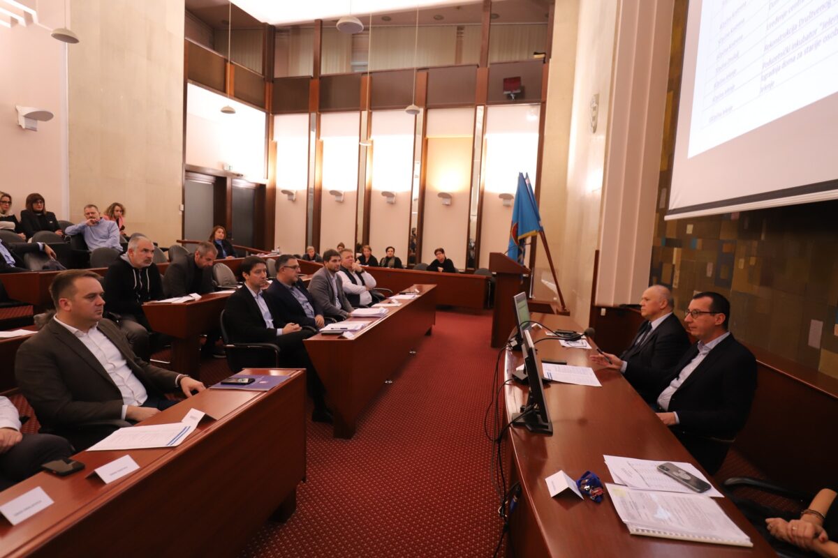 3.-sjednica-Koordinacijskog-vijeća-Urbane-aglomeracije-Rijeka-za-financijsko-razdoblje-2021.-2027.-godine-6-1200×800 3.-sjednica-Koordinacijskog-vijeća-Urbane-aglomeracije-Rijeka-za-financijsko-razdoblje-2021.-2027.-godine-6-1200×800