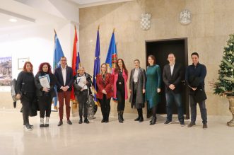 Najljepše uređeni blagdanski izlozi u Rijeci (5) Najljepše uređeni blagdanski izlozi u Rijeci (5)