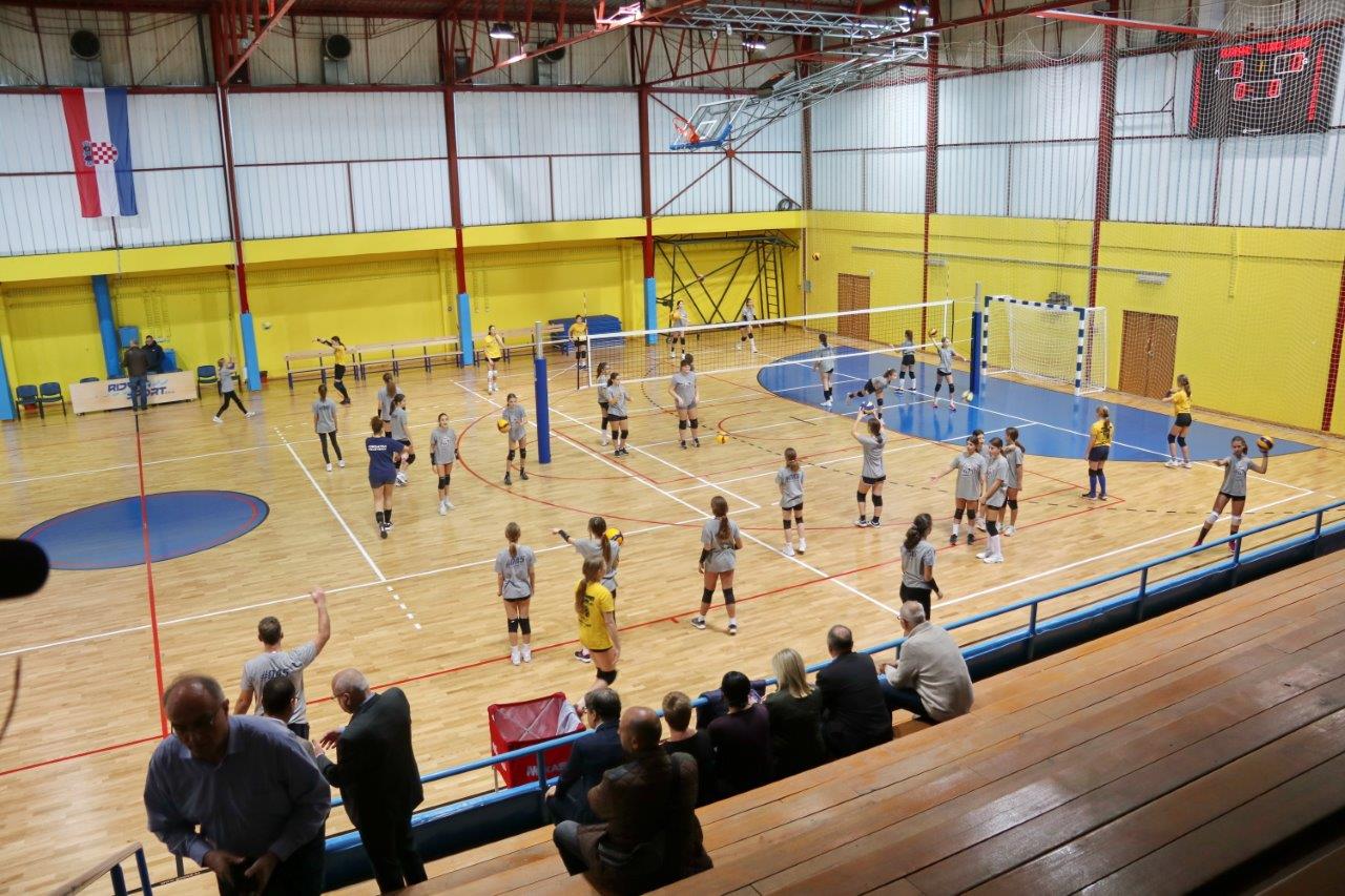 Obilazak-obnovljene-sportske-dvorane-Dinko-Lukarić-na-Kozali-17