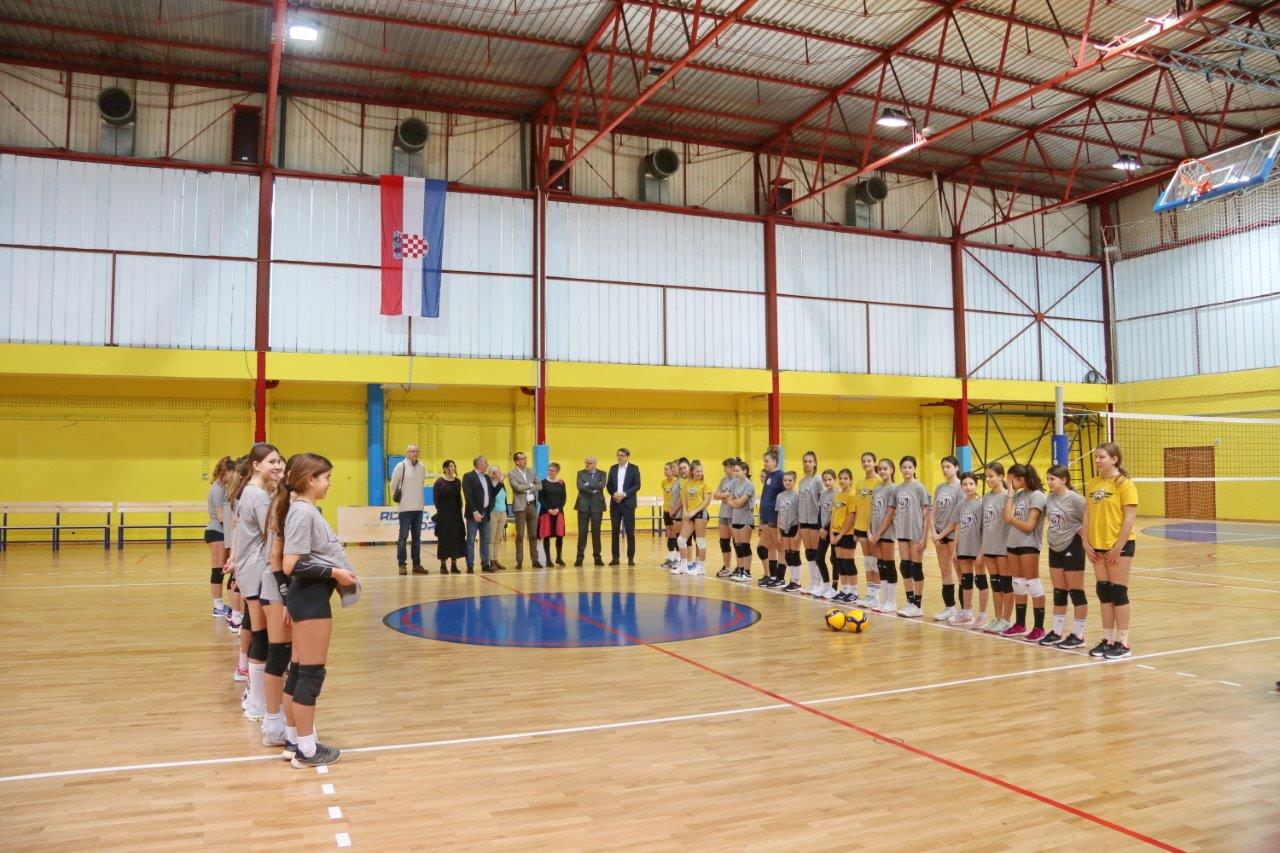 Obilazak-obnovljene-sportske-dvorane-Dinko-Lukarić-na-Kozali-6