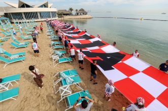 KATAR 2022: Hrvatski navijači razvili su zastavu dugačku 200 metara na plaži ispred hotela Hilton Doha KATAR 2022: Hrvatski navijači razvili su zastavu dugačku 200 metara na plaži ispred hotela Hilton Doha