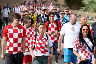 KATAR 2022: Hrvatski navijači razvili su zastavu dugačku 200 metara na plaži ispred hotela Hilton Doha KATAR 2022: Hrvatski navijači razvili su zastavu dugačku 200 metara na plaži ispred hotela Hilton Doha