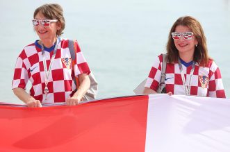 KATAR 2022: Hrvatski navijači razvili su zastavu dugačku 200 metara na plaži ispred hotela Hilton Doha KATAR 2022: Hrvatski navijači razvili su zastavu dugačku 200 metara na plaži ispred hotela Hilton Doha