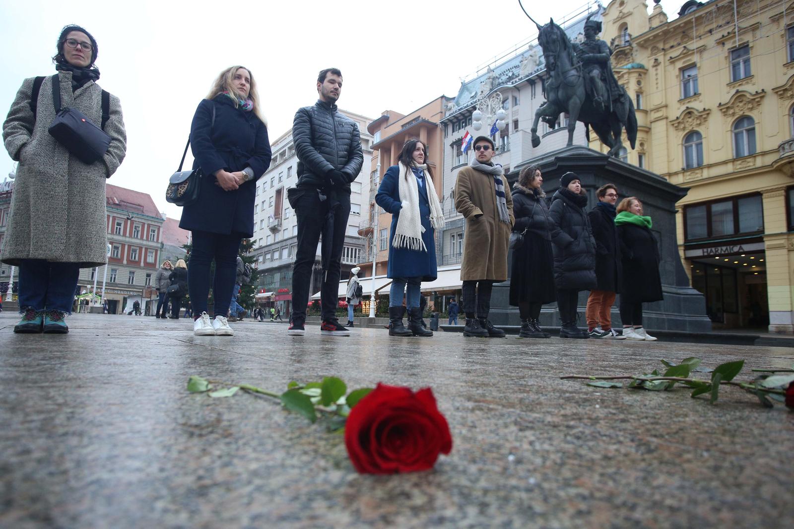 Zagreb: Održan prosvjedni performans ‘Tiha misa’ Zagreb: Održan prosvjedni performans ‘Tiha misa’