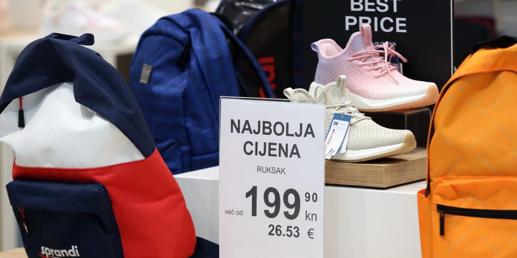 Šibenik: Od danas cijene svugdje moraju biti iskazane u kunama i eurima Šibenik: Od danas cijene svugdje moraju biti iskazane u kunama i eurima