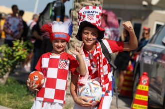 KATAR 2022 – Hrvatski navijači ispred hotela Hilton došli su pružiti podršku igračima KATAR 2022 – Hrvatski navijači ispred hotela Hilton došli su pružiti podršku igračima