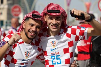 KATAR 2022 – Hrvatski navijači ispred hotela Hilton došli su pružiti podršku igračima KATAR 2022 – Hrvatski navijači ispred hotela Hilton došli su pružiti podršku igračima
