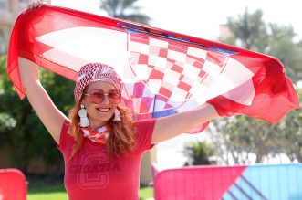 KATAR 2022 – Hrvatski navijači ispred hotela Hilton došli su pružiti podršku igračima KATAR 2022 – Hrvatski navijači ispred hotela Hilton došli su pružiti podršku igračima