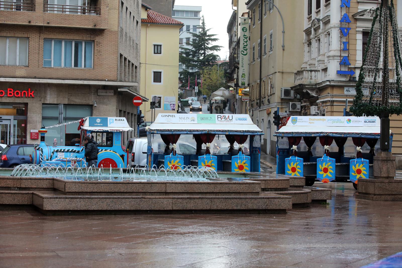 Rijeka: Vlakić Djeda Mraza stigao je uoči blagdana na Korzo Rijeka: Vlakić Djeda Mraza stigao je uoči blagdana na Korzo