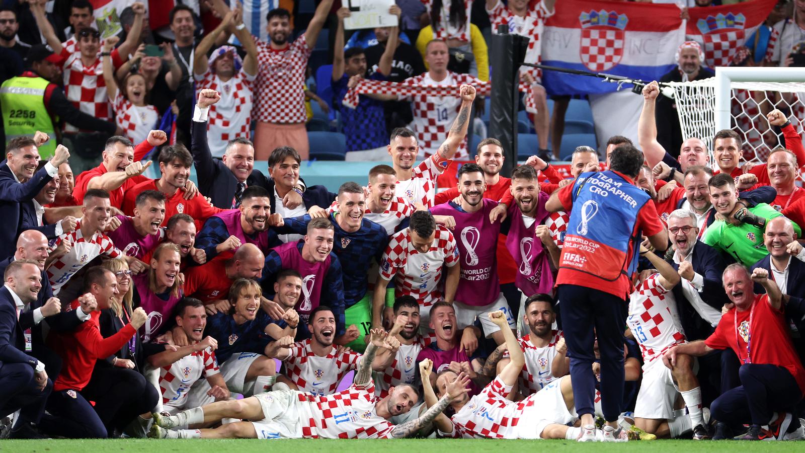 KATAR 2022 – Livaković odveo Hrvatsku u četvrtfinale Svjetskog prvenstva KATAR 2022 – Livaković odveo Hrvatsku u četvrtfinale Svjetskog prvenstva
