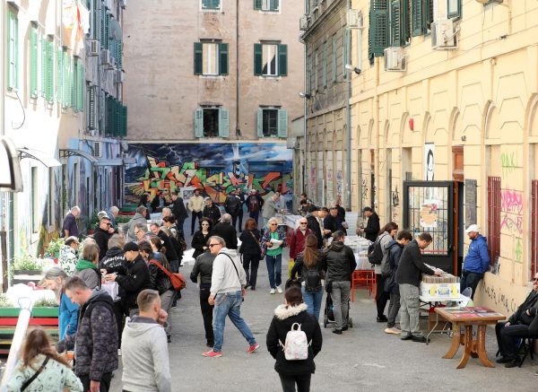 Rijeka: Održan sajam gramofonskih ploča u Kružnoj ulici