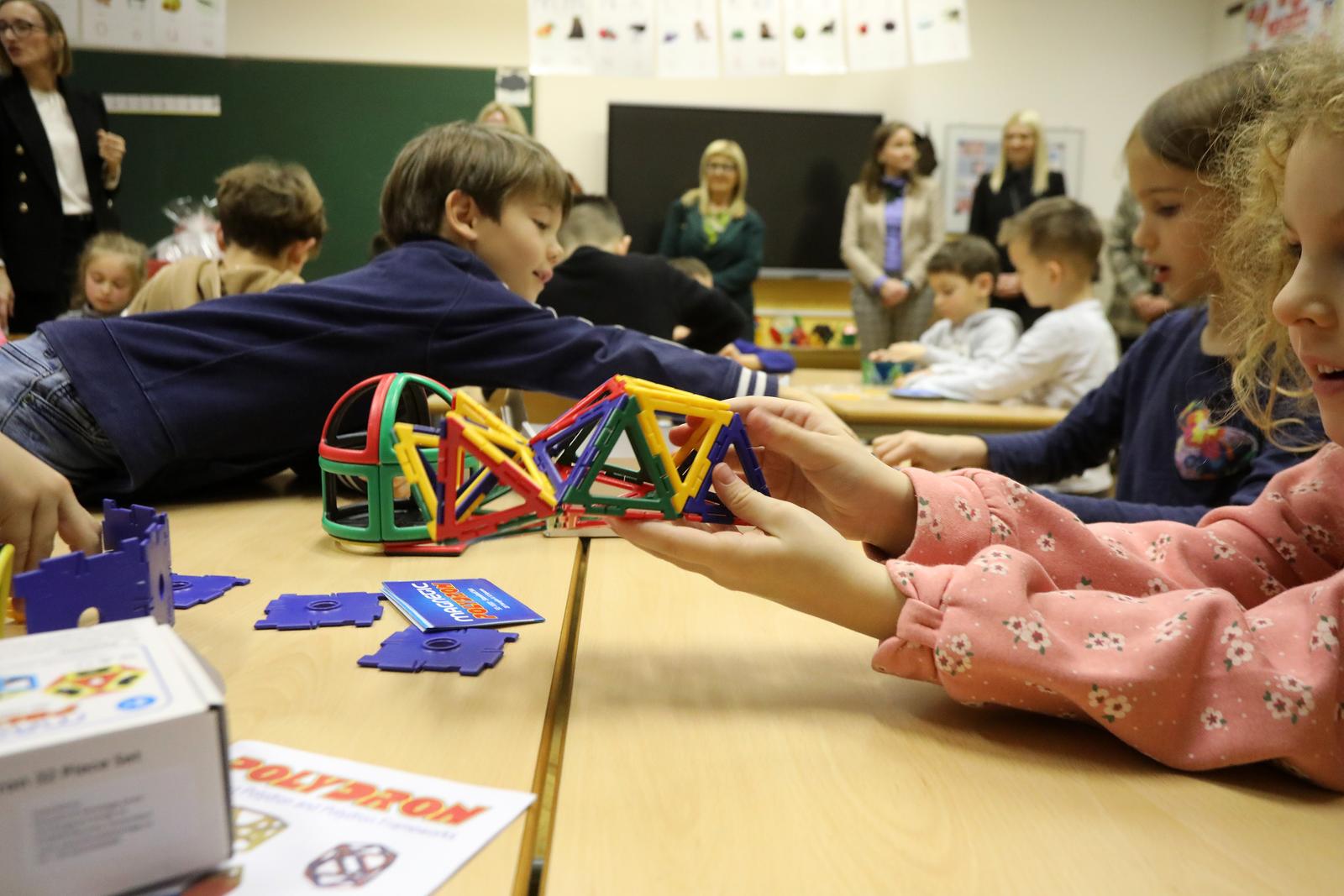 Rijeka: Prezentacija Polydron setova koje je Grad Rijeka osigurao za svih 25 škola Rijeka: Prezentacija Polydron setova koje je Grad Rijeka osigurao za svih 25 škola