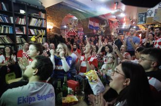 Navijači u Rijeci prate utakmicu Hrvatske i Brazila Navijači u Rijeci prate utakmicu Hrvatske i Brazila