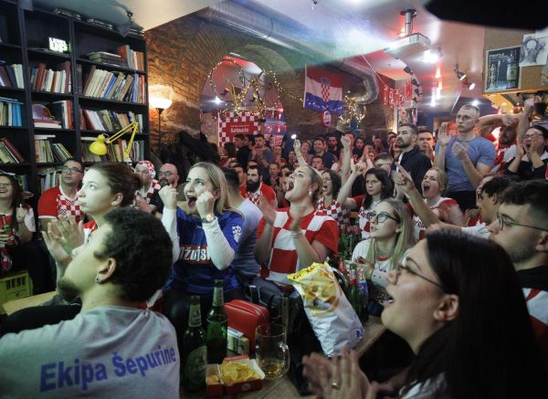 Navijači u Rijeci prate utakmicu Hrvatske i Brazila