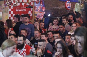 Navijači u Rijeci prate utakmicu Hrvatske i Brazila Navijači u Rijeci prate utakmicu Hrvatske i Brazila